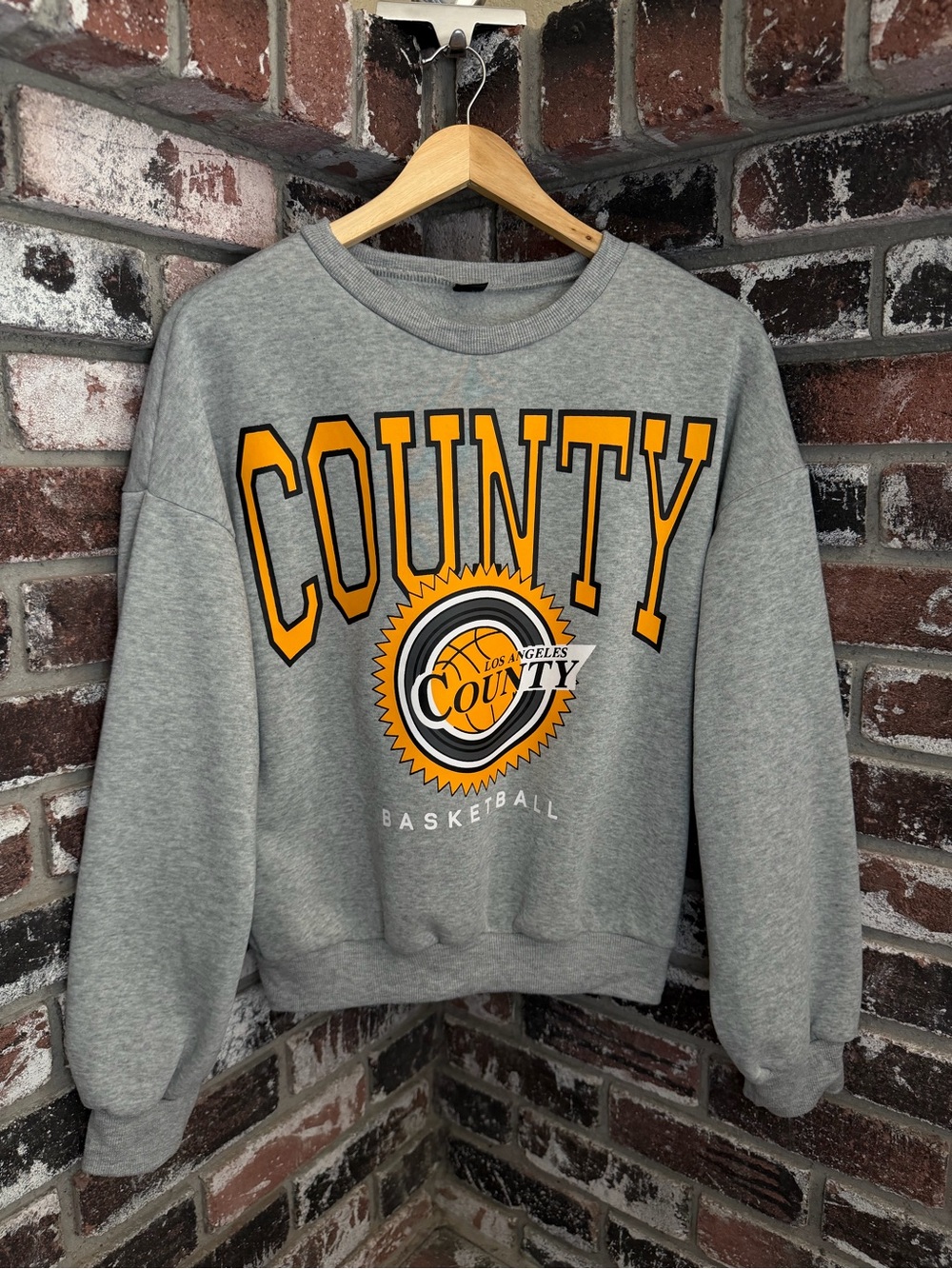 SHEIN LA Los Angeles County Basketball Gray Graphic Crewneck Sweater